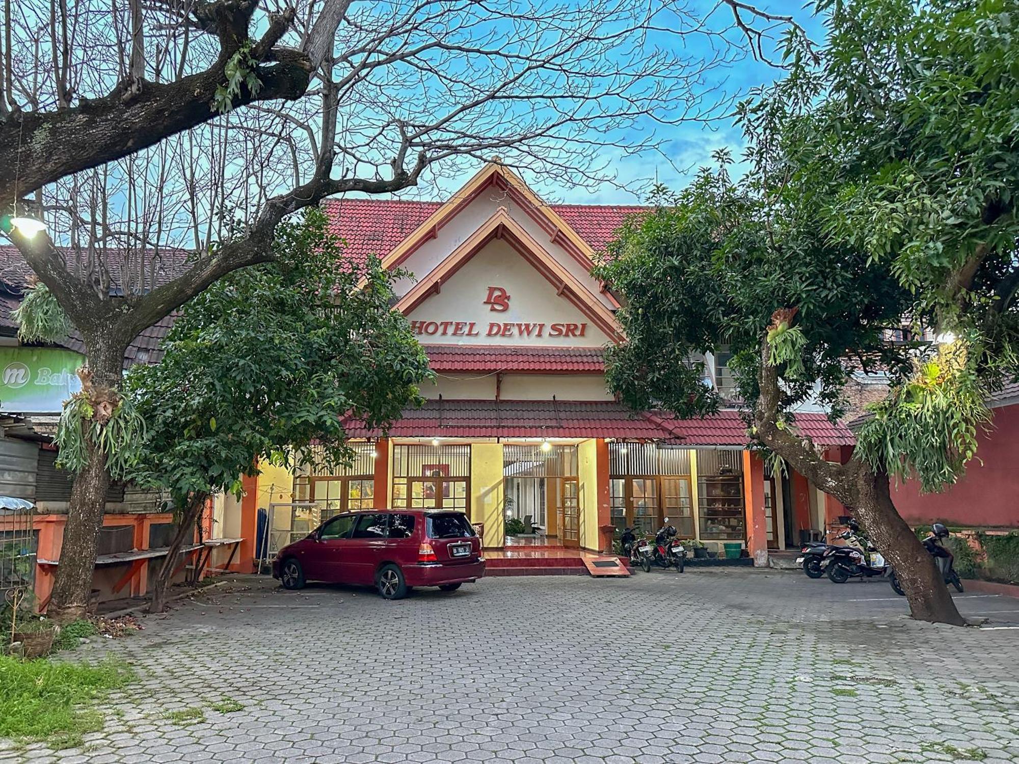 Hotel Dewi Sri Redpartner Yogyakarta Luaran gambar