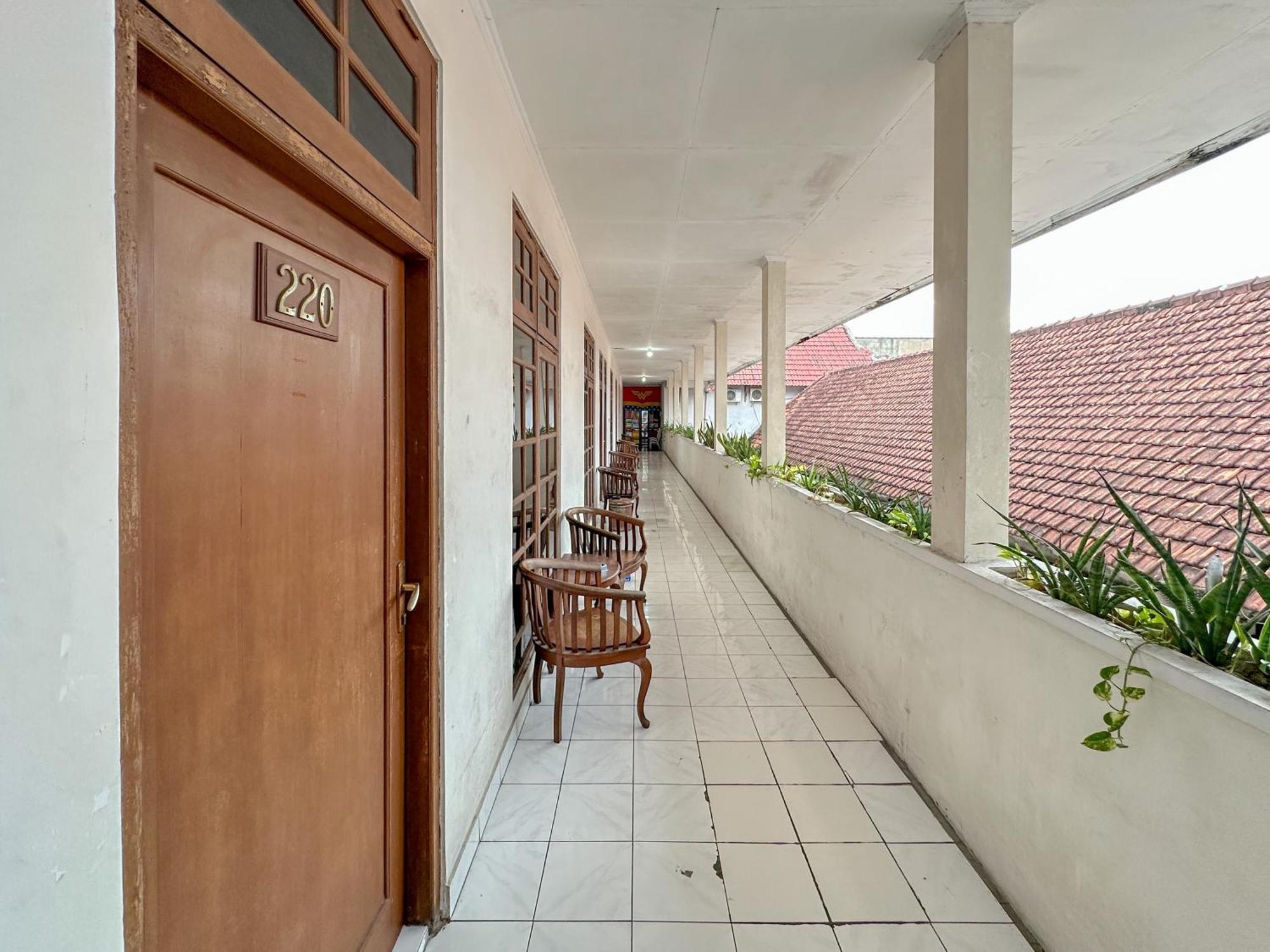 Hotel Dewi Sri Redpartner Yogyakarta Luaran gambar