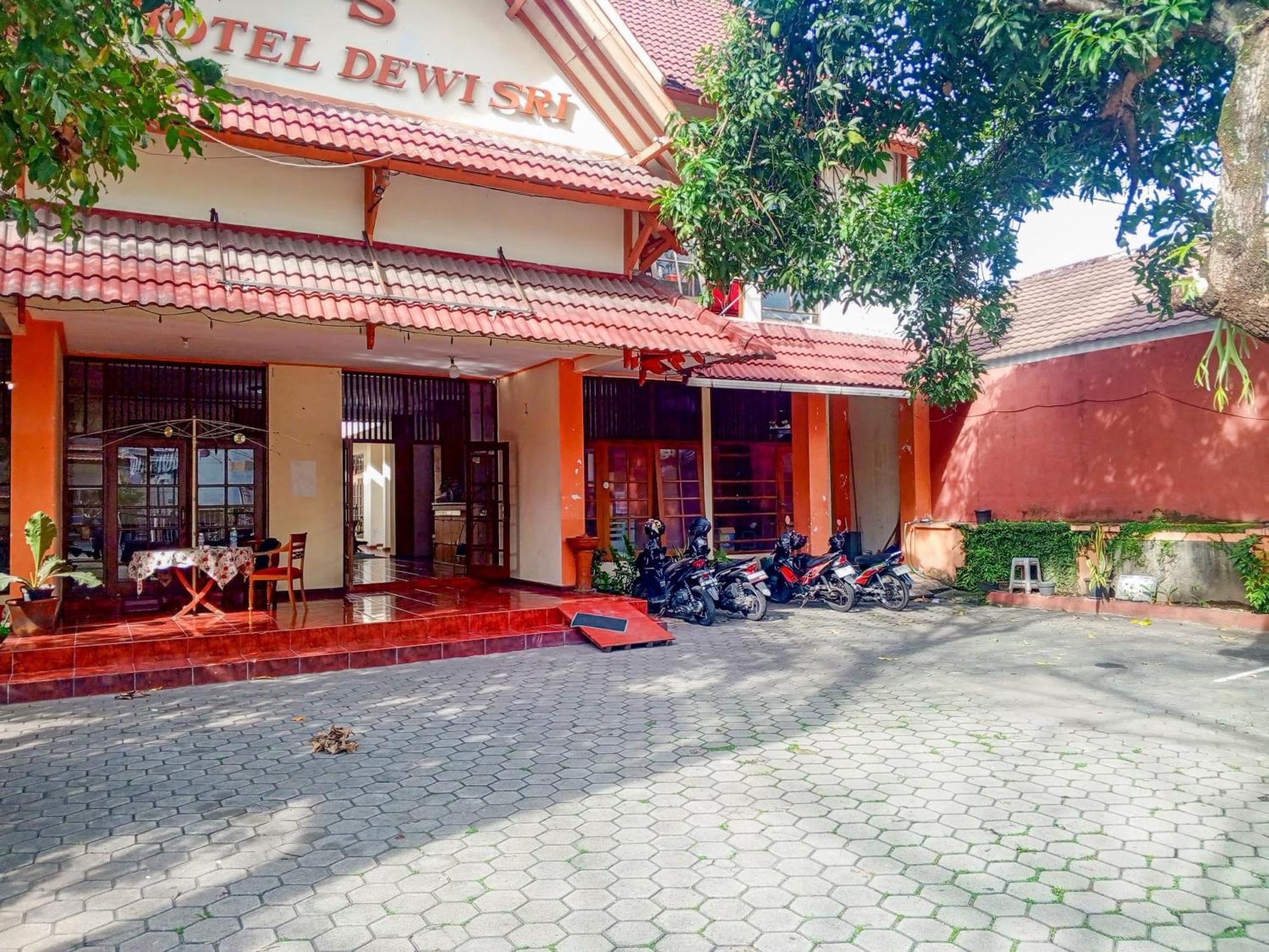 Hotel Dewi Sri Redpartner Yogyakarta Luaran gambar