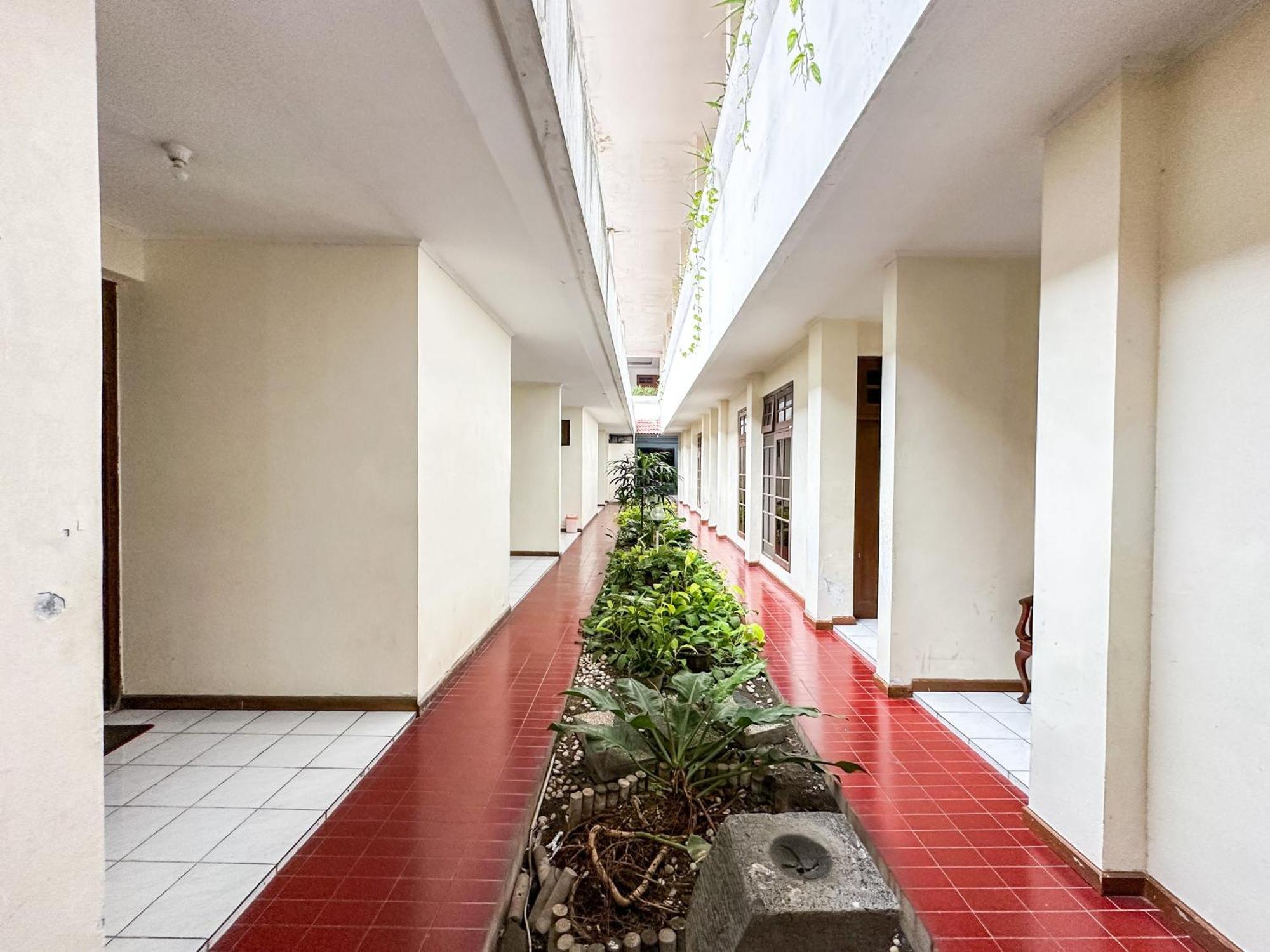 Hotel Dewi Sri Redpartner Yogyakarta Luaran gambar