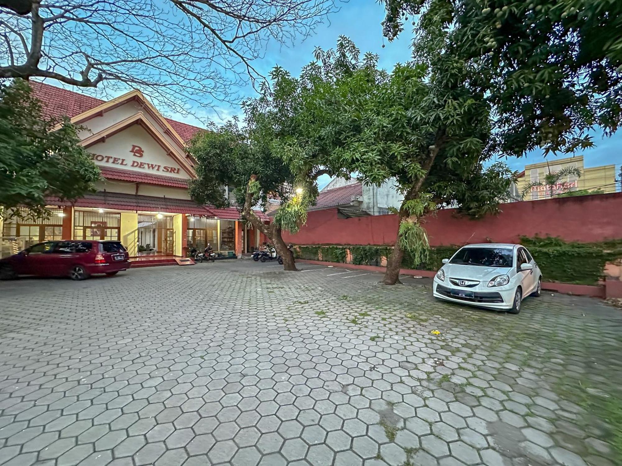 Hotel Dewi Sri Redpartner Yogyakarta Luaran gambar