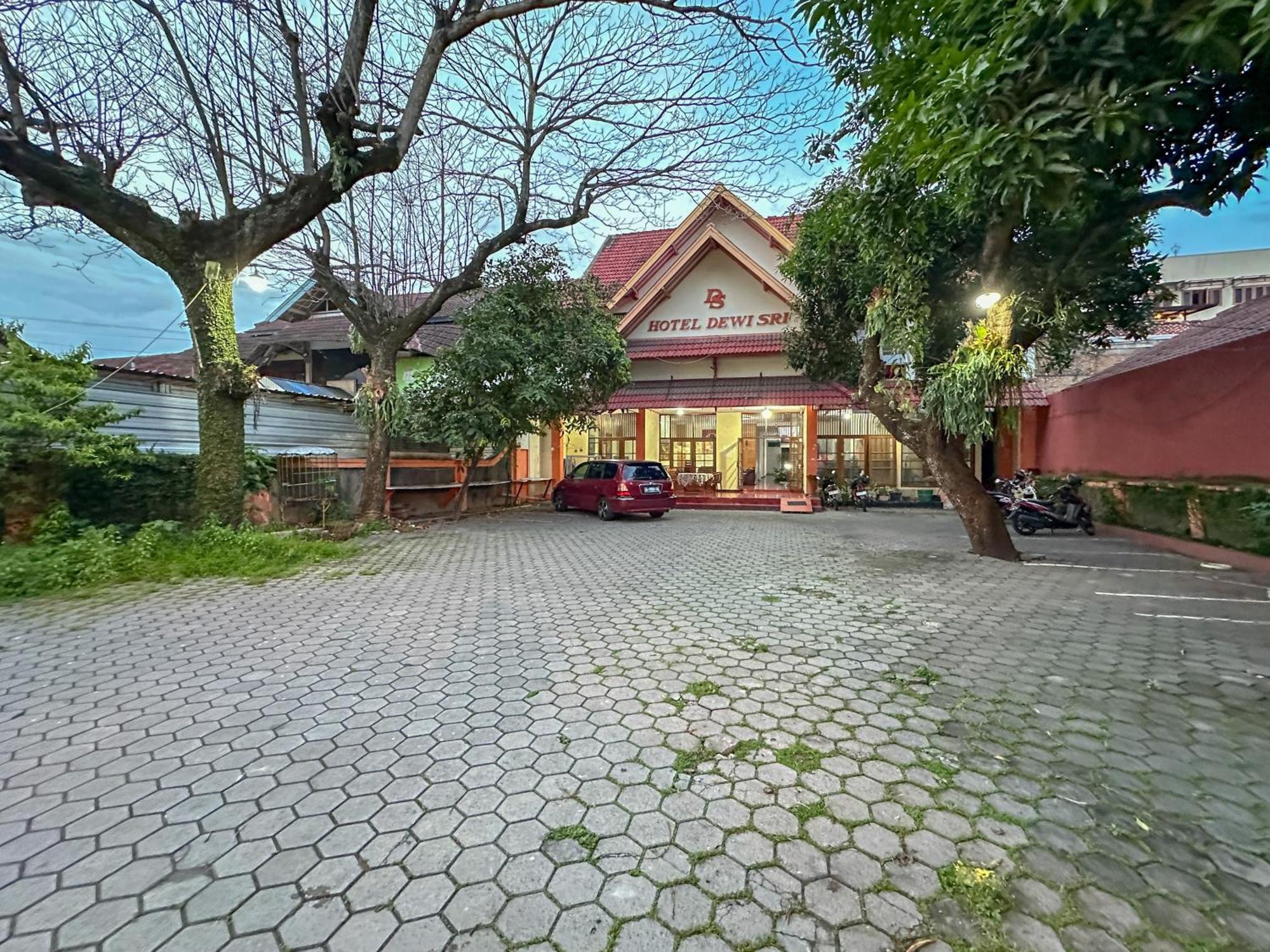 Hotel Dewi Sri Redpartner Yogyakarta Luaran gambar