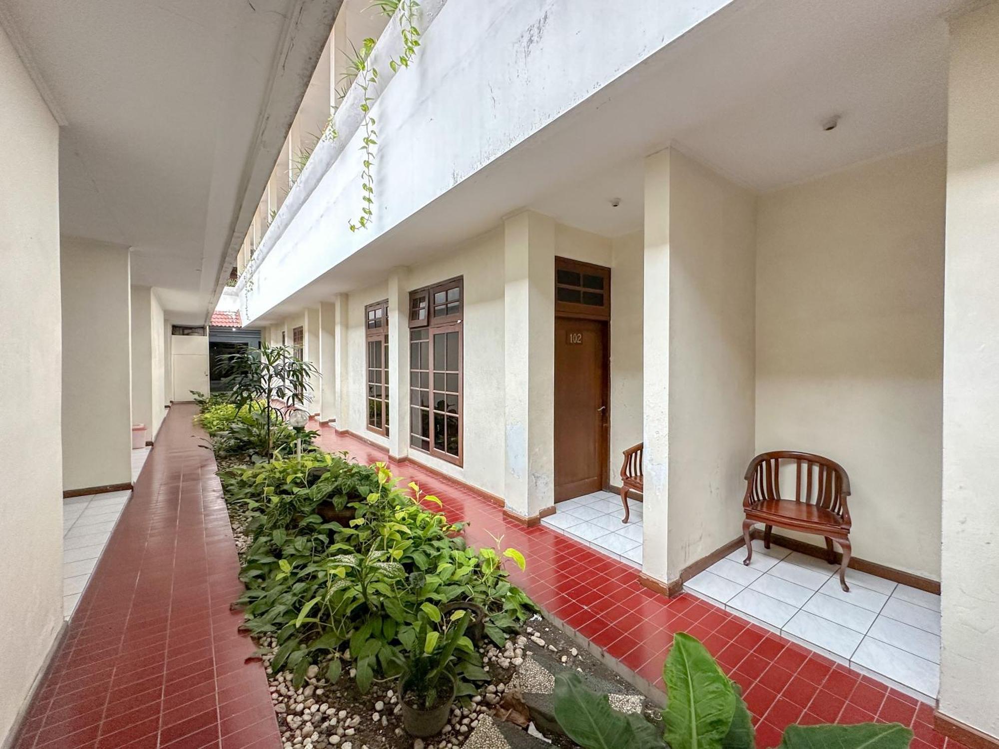 Hotel Dewi Sri Redpartner Yogyakarta Luaran gambar